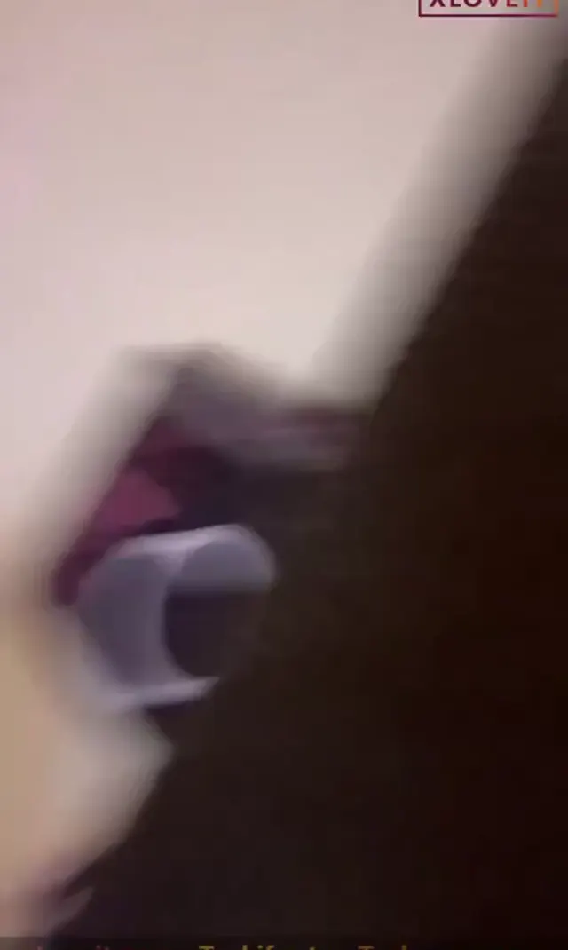 Kumru ifşa Balıketli gözlüklü amına dildo sapladı — Canlı Yayınlar · sahne 2