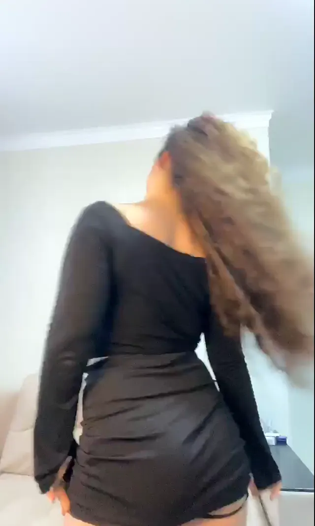 Leyla Genel — Leyla Genel+Özel · sahne 1