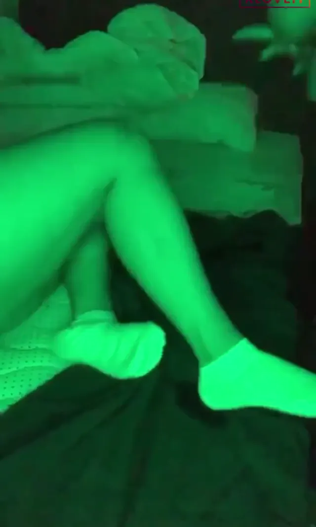 Lezbiyen Sevişme Elif Rosse ağına düşürdüğü kıza kıydı — Amatör Porno · sahne 1