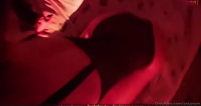 Maç izlerken zincirli kölesine sakso çektirdi — Antarism — Türk Porno · sahne 3
