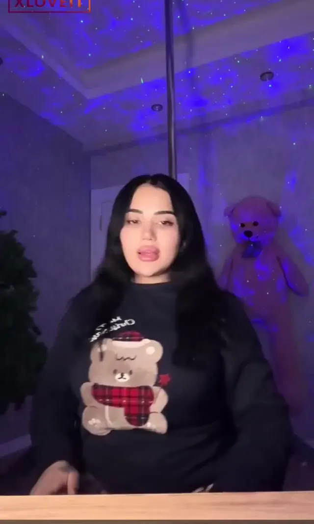Melek Azad — Melek Azad ifşa eski evinde twerk bari yari bari yari · sahne 1