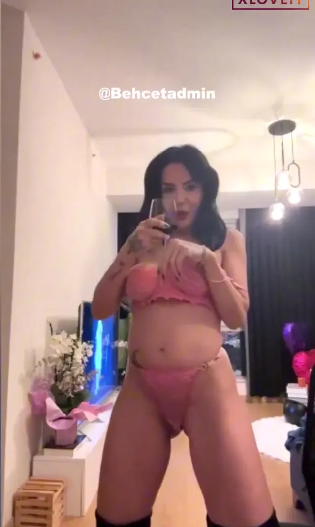 Melek Özçağan — Melek Özçağan ifşa Şarap içip nude dans etti · sahne 2