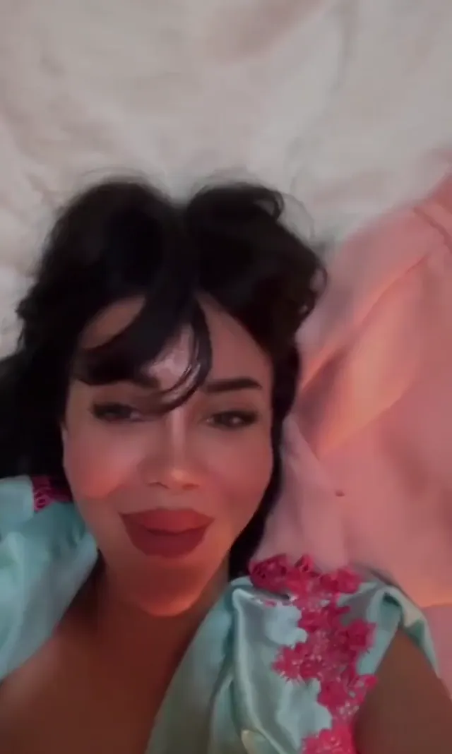 Melek Özçağan — Melek Özçağan ifşa Yatağında sexy nude yayın açtı · sahne 3