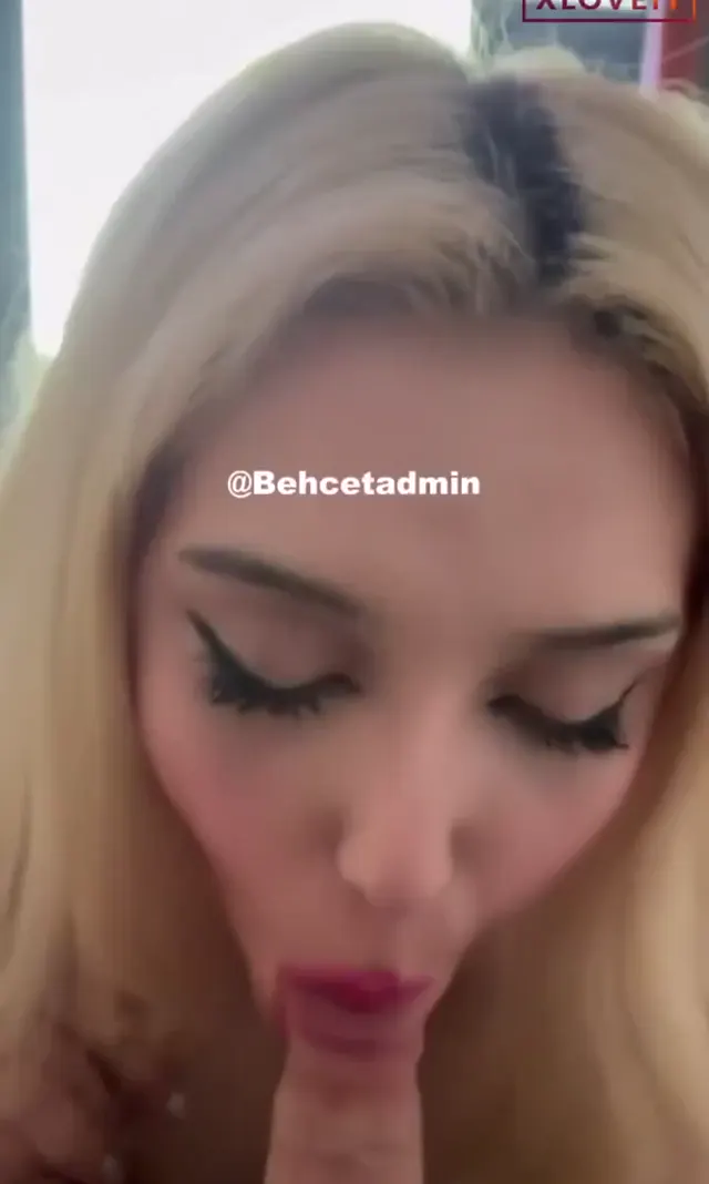 Milanın Arzu Odası sakso çekerken gözlerini ayırmadı — Milanın Arzu Odası — Mobil Porno · sahne 1