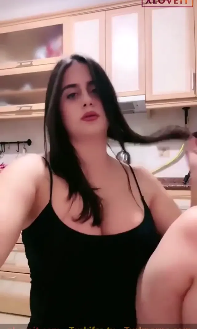 Milf ifşa Ayşe Elbi siyah gecelikle Tango yayını açtı — Ayşe Elbi — Canlı Yayınlar · sahne 1