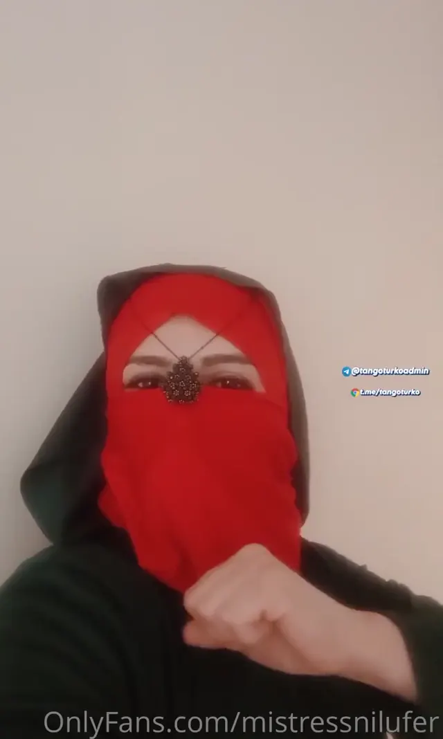Mistress Nilüfer ifşa – Türbanlı olgun fetiş videolar Vol 15 — Mistress Nilüfer — Türk ifşa · sahne 2