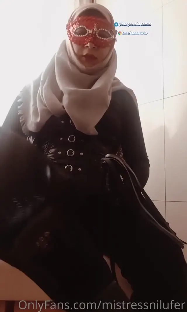 Mistress Nilüfer — Mistress Nilüfer ifşa – Türk Türbanlı Sahibe Vol 7 · sahne 3