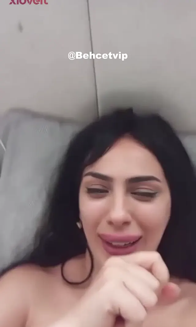 Mokka ifşa Uyanınca alnadan selfie yaptı — Canlı Yayınlar · sahne 2