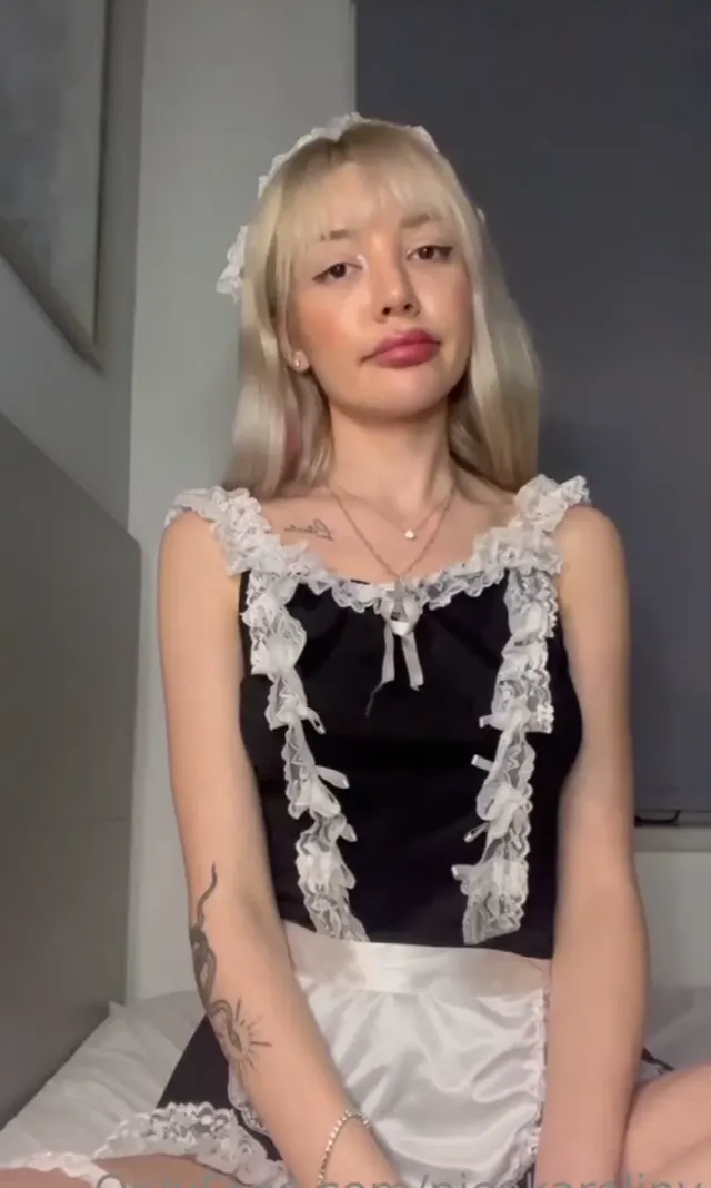 NiceKaroliny — Nicekaroliny ifşa nude video seyret · sahne 1