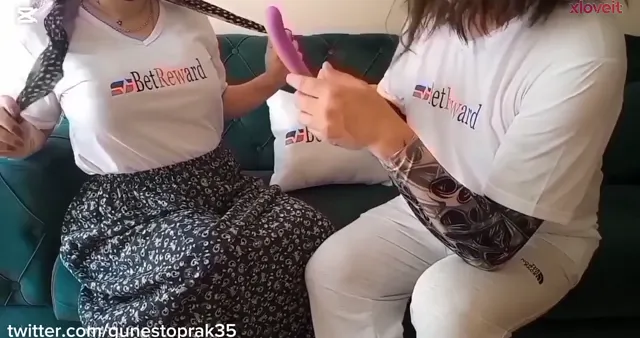 Güneş Topak çiftinin porno filmini izle — Toprak Güneş — Türk Porno · sahne 1