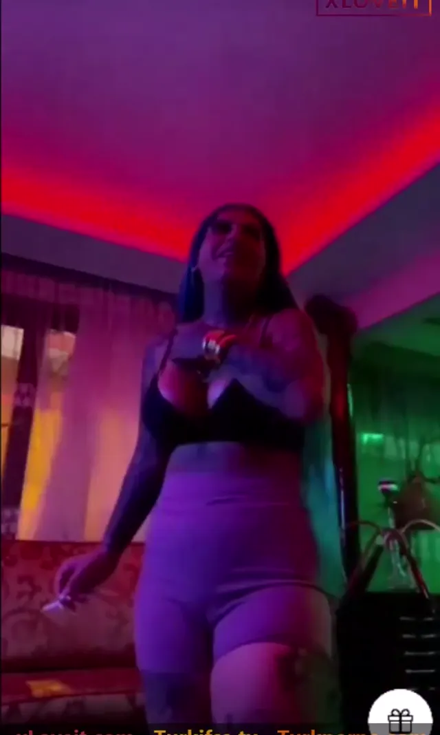 Raperin ifşa Külotunu indirip twerk yaptı — Raperin Yılmaz — Canlı Yayınlar · sahne 3