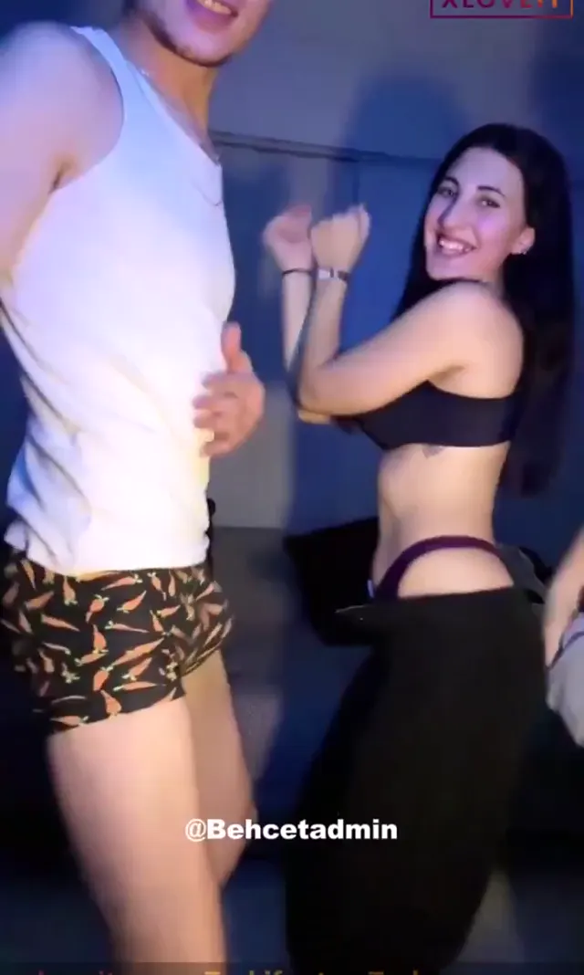 Rio ifşa 4 üniversiteli gencin nude yayını — Canlı Yayınlar · sahne 1
