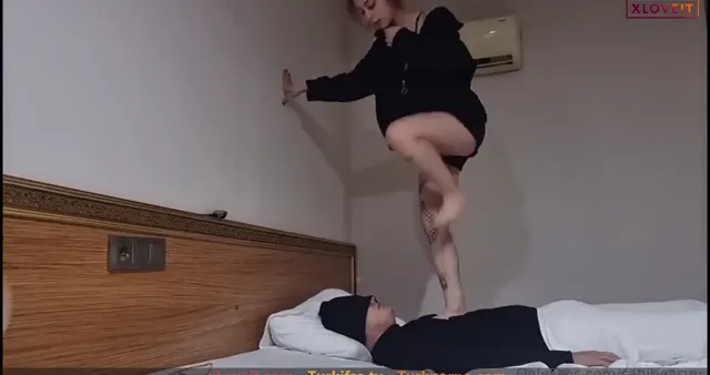 Sahibe Asu otelde adamın üzerinde zıpladı — Sahibe Asu — Konulu Porno · sahne 1