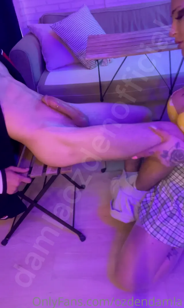Sakso HD Damla özden sandalyede oturan elemanın yarrağını sömürdü — Damla Özden — Mobil Porno · sahne 2