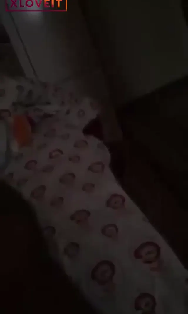 Sakso sex Düşürmüş kızı ağına — Amatör Porno · sahne 3