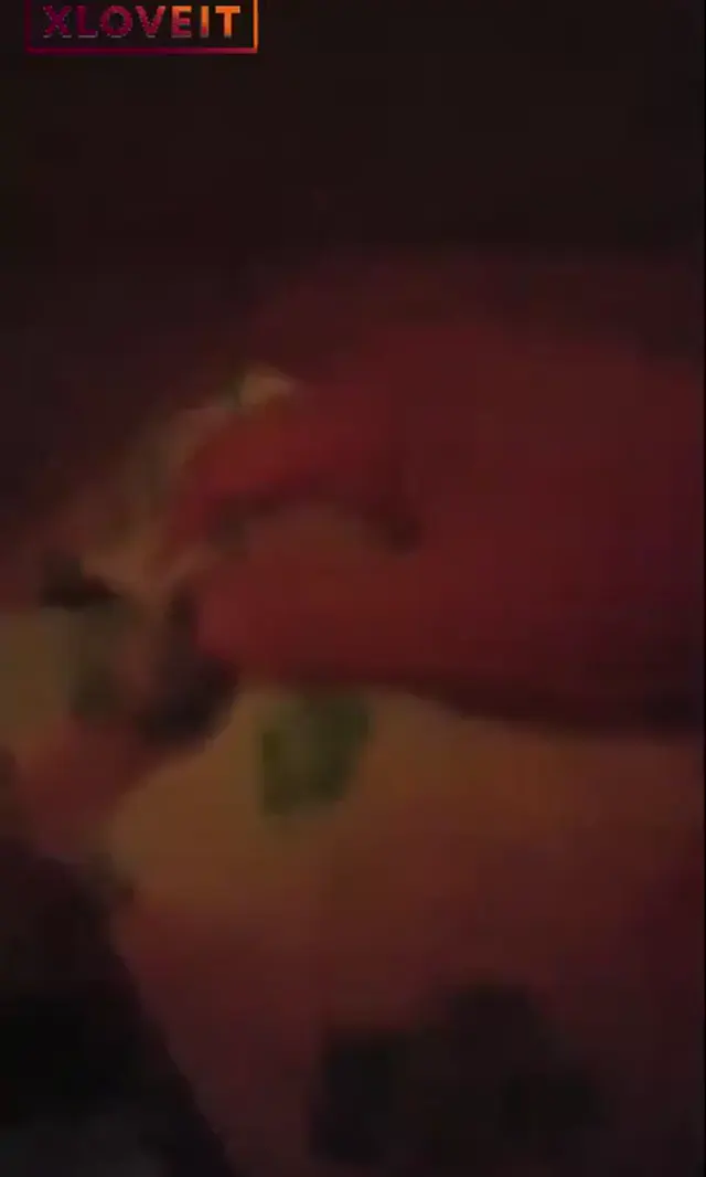 Şalvarlı kadını sikiyor — Amatör Porno · sahne 1