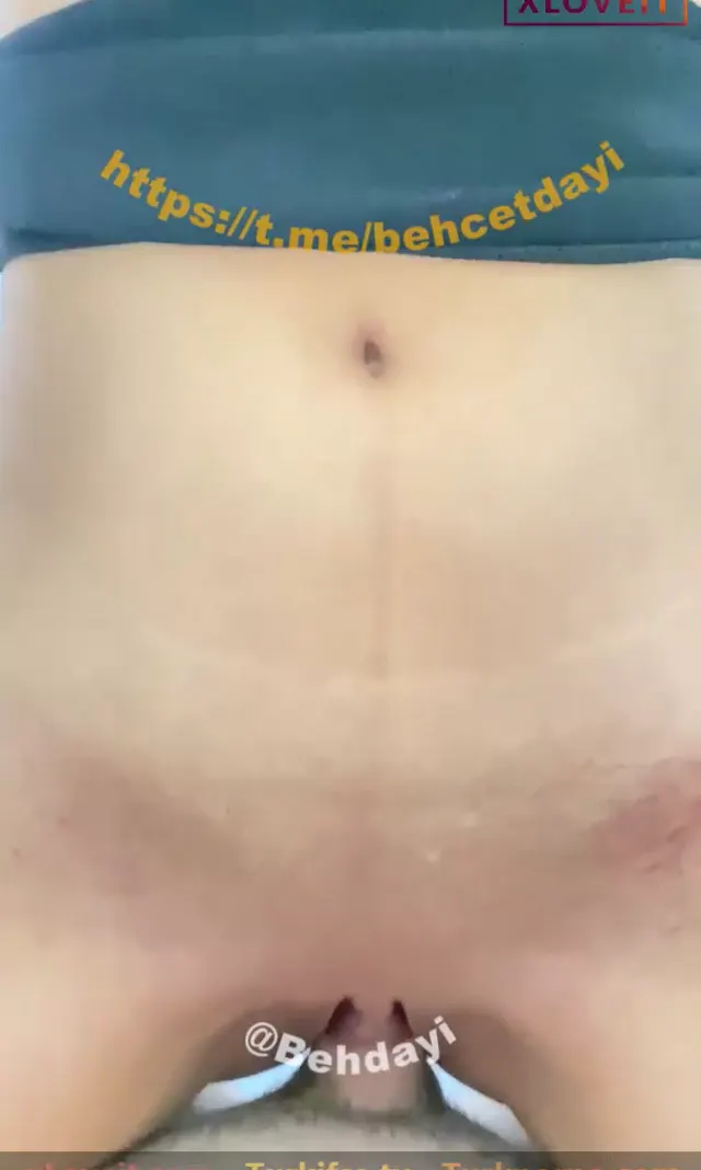 Sex videosu Benflora külotunu indirip yarrağa oturdu — Ben Flora — Mobil Porno · sahne 3