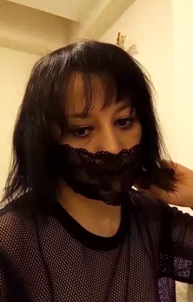 Siyah inci ifşa Güzel memelerini sergiledi — Bedava Porno · sahne 1