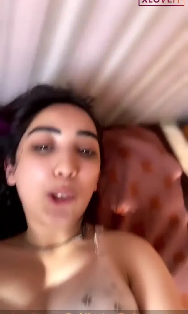 Sofiya ifşa Genç kız meme açıp yayın yaptı — Canlı Yayınlar · sahne 1