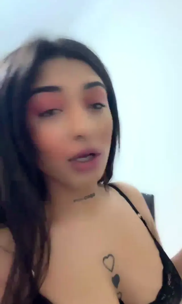 Sudenaz Devrim — Sudenaz Devrim Porn Kız arkadaşının yanında sakso çekti · sahne 3