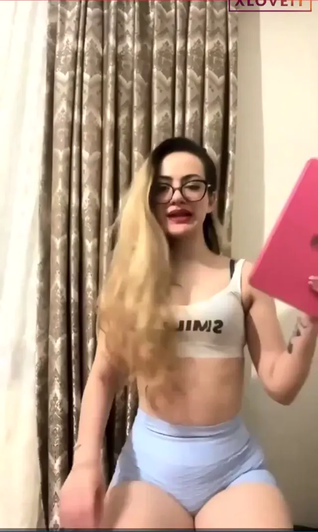 Öznur Güven ifşa Sexy kalçalarıyla yayında — Öznur Güven — Canlı Yayınlar · sahne 3