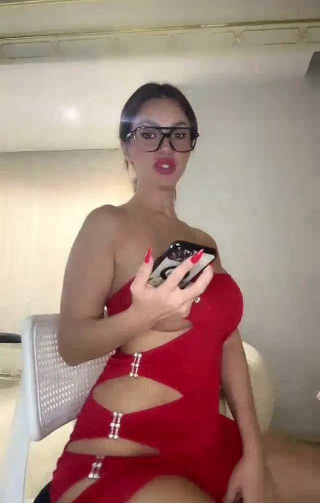 Tango Aybik ifşa Kırmızı elbiseli göt show yaptı — Tango Aybik — Bedava Porno · sahne 2