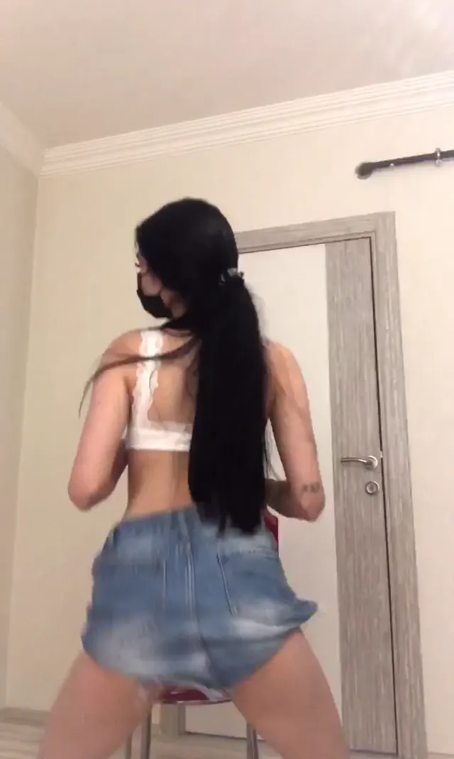 Tango Bade ifşa kot mini etekle sexy dans etti — Tango Bade — Canlı Yayınlar · sahne 1