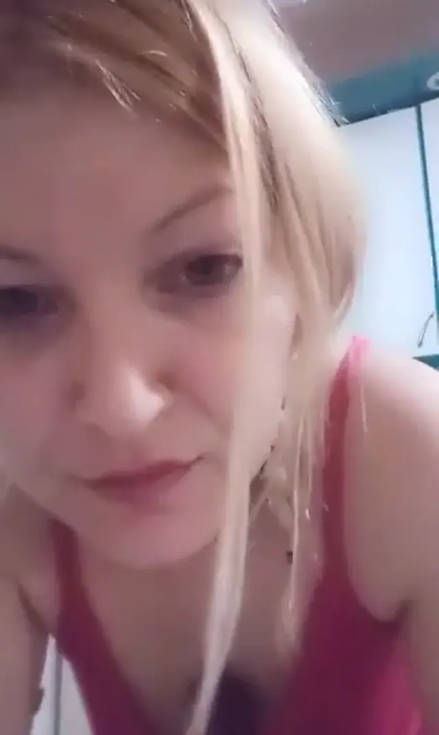 Tango Bengü ifşa Milf amcık okşadı — Canlı Yayınlar · sahne 2