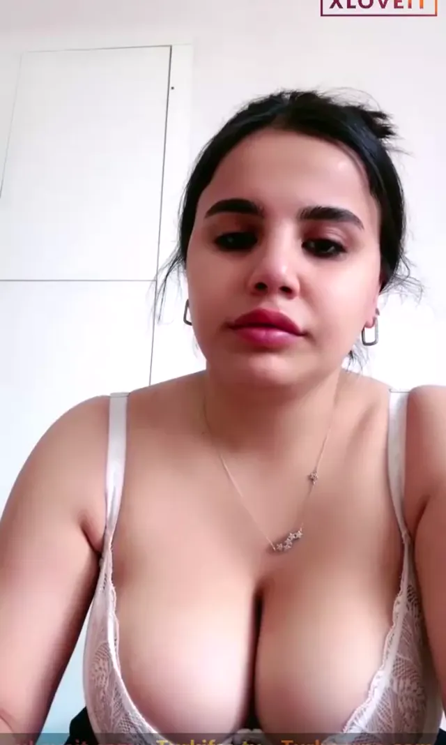 Tango Ceyda ifşa Sağlam fizikli hatun gündüz yayınında — Tango Ceyda — Canlı Yayınlar · sahne 3