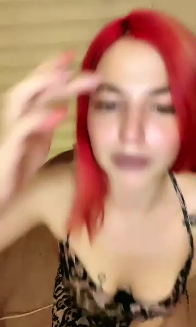 Tango Lali ifşa Leopar elbisesiyle yayın yaptı — Tango Lali — Canlı Yayınlar · sahne 1