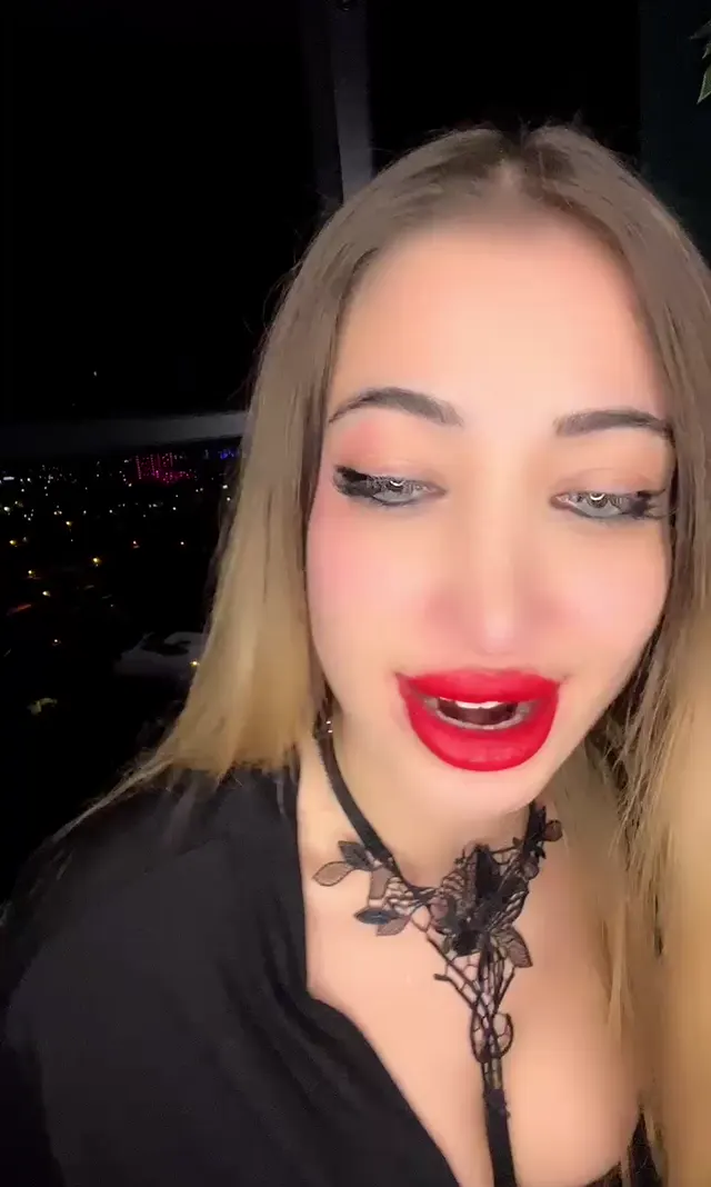Tango Poine ifşa HD Canlı yayın videosunu seyret — Tango Poine — Canlı Yayınlar · sahne 3