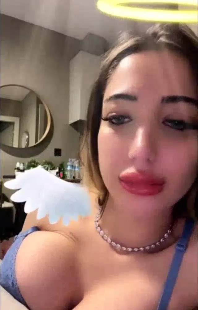Tango Poine ifşa Sağlam spor yapmış kalçalarını gösterdi — Tango Poine — Bedava Porno · sahne 2