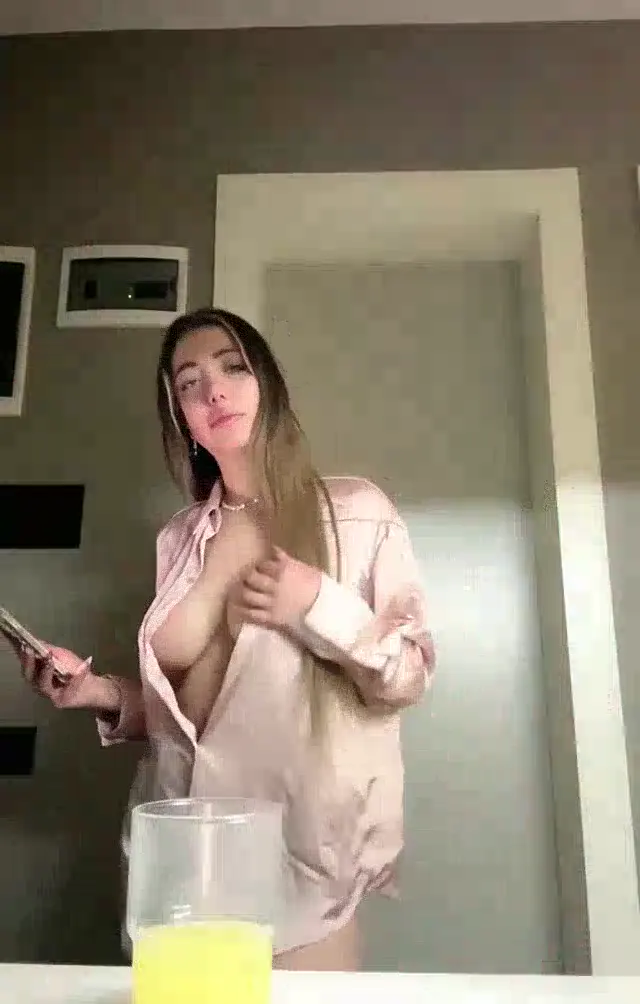 Tango Poine ifşa Smirnoff vodkalı canlı yayınını seyret — Tango Poine — Bedava Porno · sahne 1