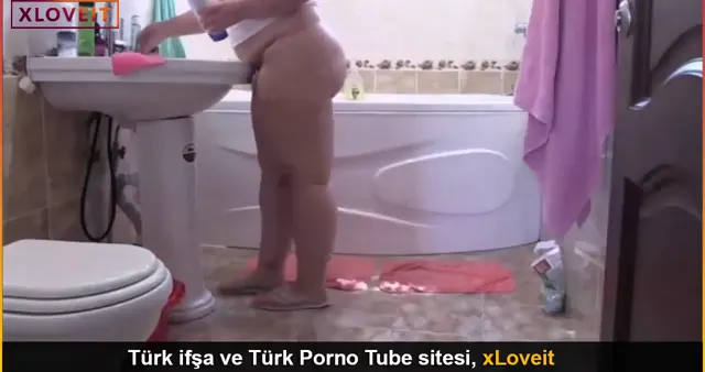 Temizliği bırakıp sikiliyor — Amatör Porno · sahne 1