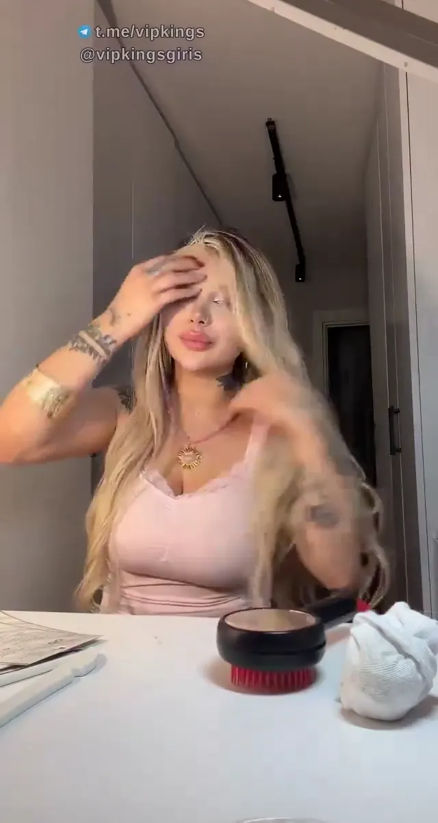Tiktok Şeyma ifşa Kişisel bakımlı yayın videosu — Canlı Yayınlar · sahne 3