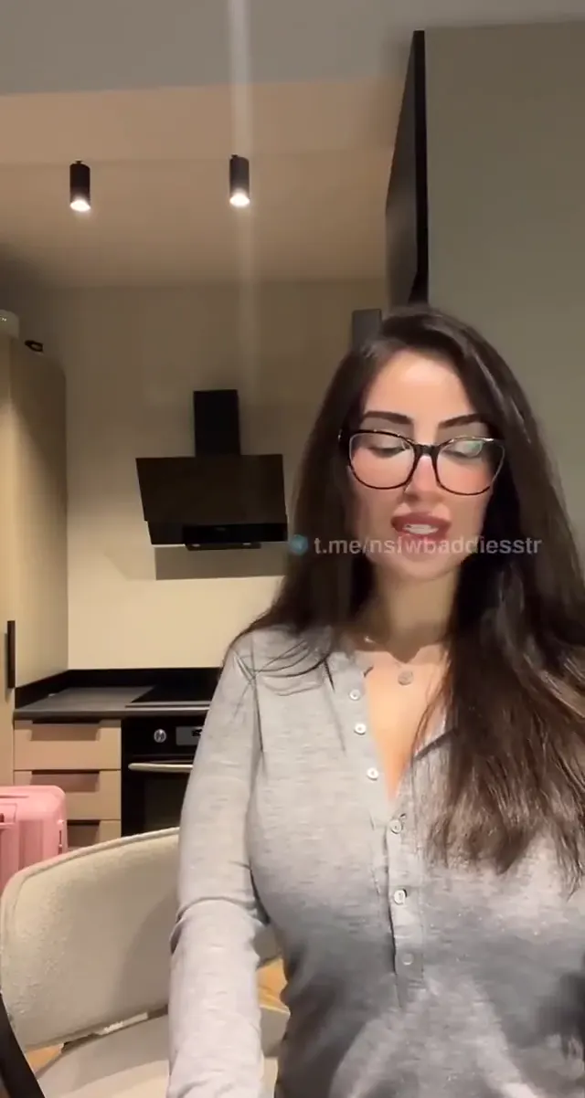 Tiktok Zenoliy ifşa Güzel hatunun yayınını seyret — Canlı Yayınlar · sahne 2