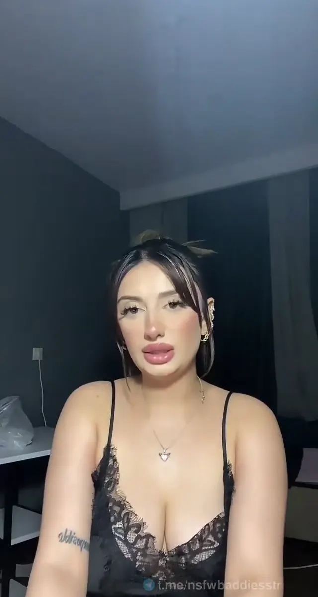 Tiktok Zln ifşa Gecelikli canlı yayını — Canlı Yayınlar · sahne 1