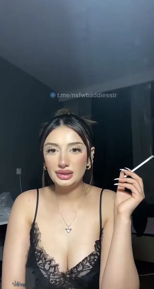 Tiktok Zln ifşa Gecelikli canlı yayını — Canlı Yayınlar · sahne 3