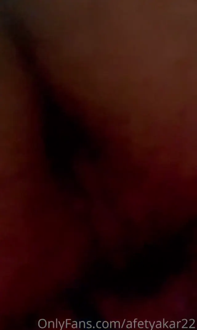 Travesti Porno Afet Yakar sikilirken sikini avuçladı — Afet Yakar — Mobil Porno · sahne 1