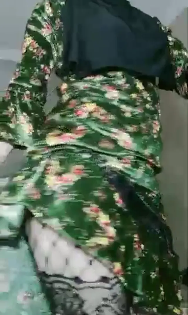 Tango Boncuk ifşa Uzun elbisesiyle yayında çalkaladı — Türbanlı Boncuk — Canlı Yayınlar · sahne 2