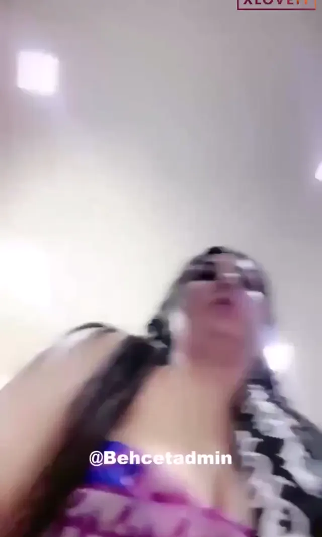 Türbanlı Milf ifşa Didem büyük memelerini sergiledi — Canlı Yayınlar · sahne 1