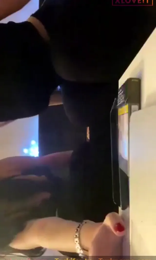 Canlı Sex Toprak Yaprak 1 erkek kalabalık ev — Yaprak Toprak — Konulu Porno · sahne 1