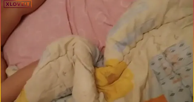 Uyuyan karısına halleniyor — Amatör Porno · sahne 1