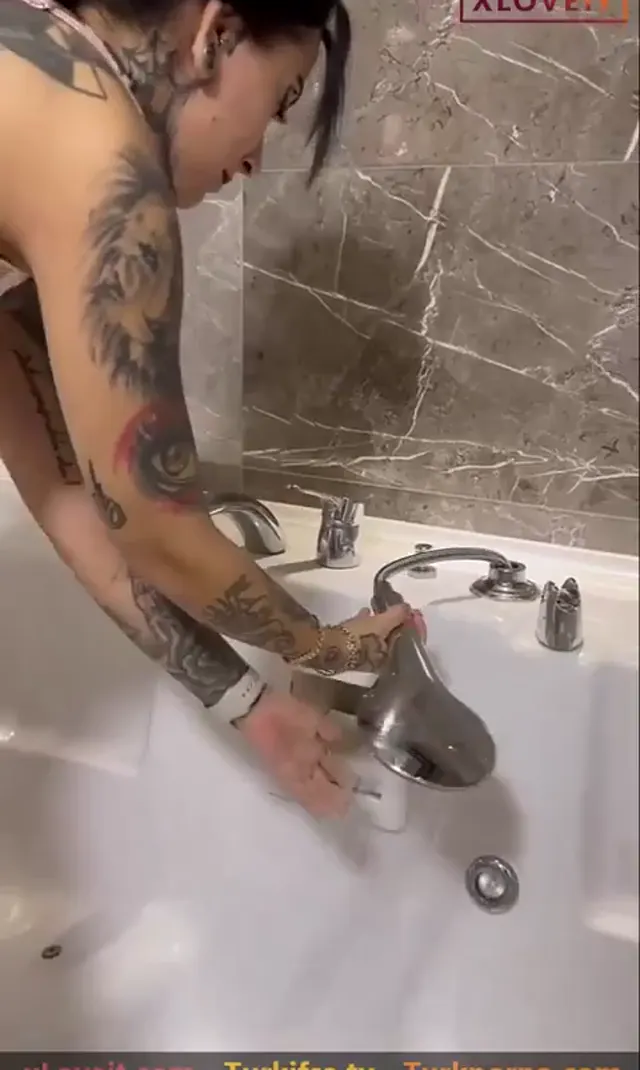 Yağmur Şimşek ifşa HD Duşta amına dildo saplattı — Yağmur Şimşek — Türk ifşa · sahne 2