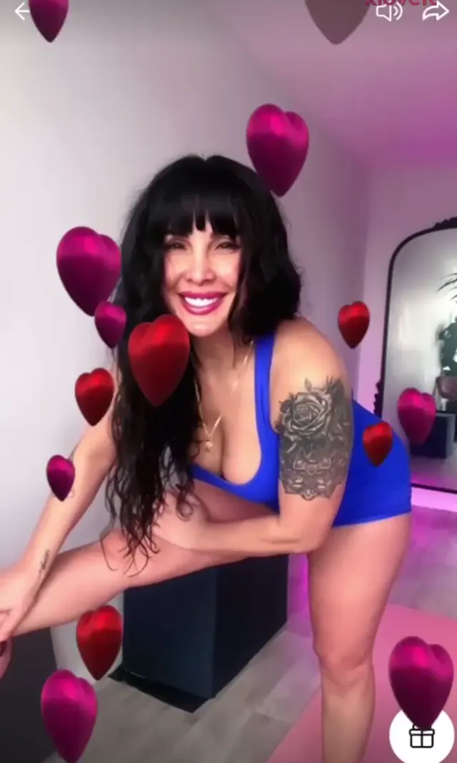 Yaşlı ifşa Tango Angel sağlam fiziğiyle yayında — Canlı Yayınlar · sahne 3