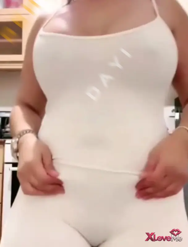 Ayşe Elbi ifşa Meme ucu gösterip amcığını sıktı — Ayşe Elbi