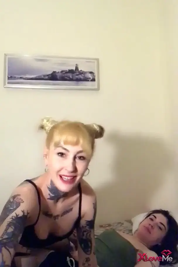 Aysuca ifşa Olgun dövmeli lez sevgilisiyle yayında — Aysuca