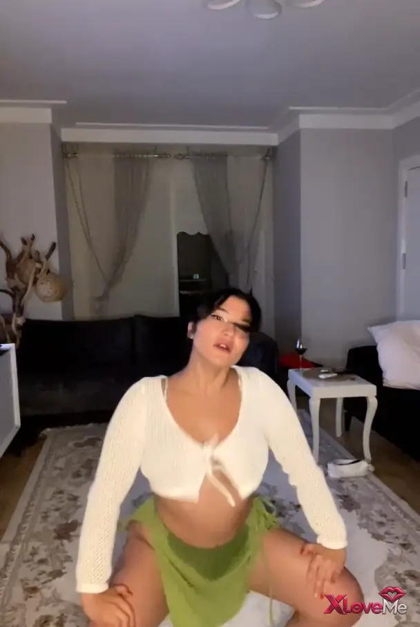 Burcu Yıldız ifşa Estetikli koca memeleriyle yayında — Burcu Yıldız