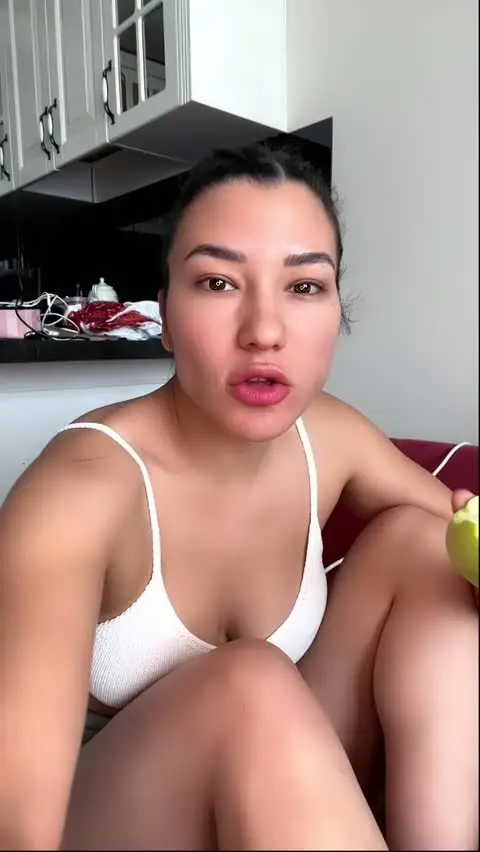 Burcuyıldız — Burcu Yıldız