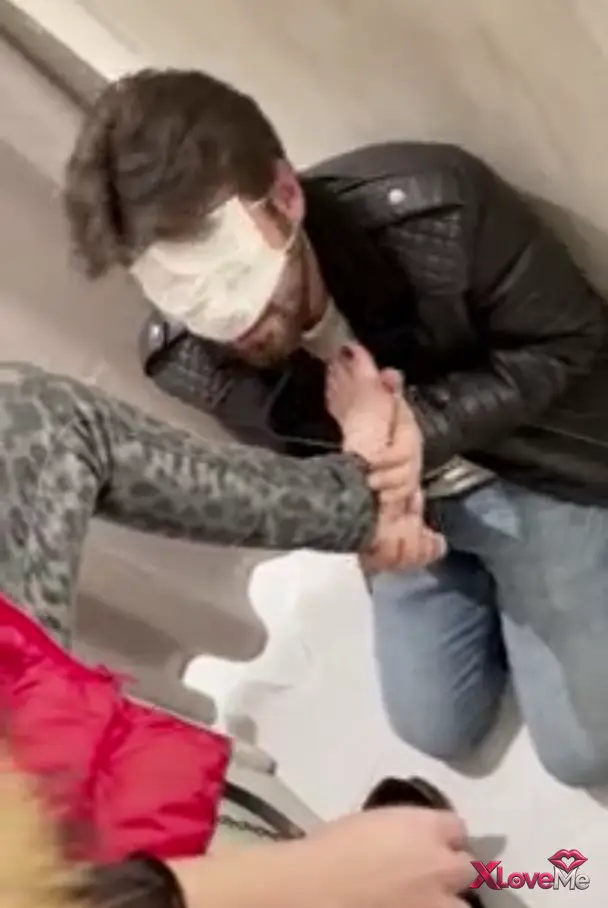 Dilek Kaya ifşa Soyunma kabininde köleye ayak yalattı — Dilek Kaya